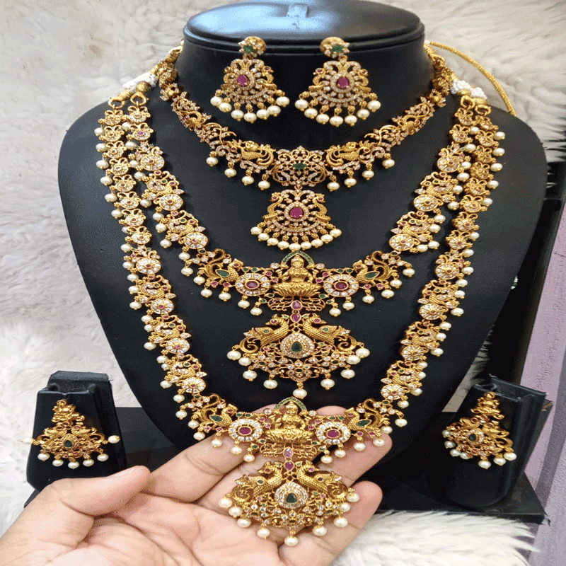 CLASSIC SOUTH INDIAN WEDDING JEWELRY