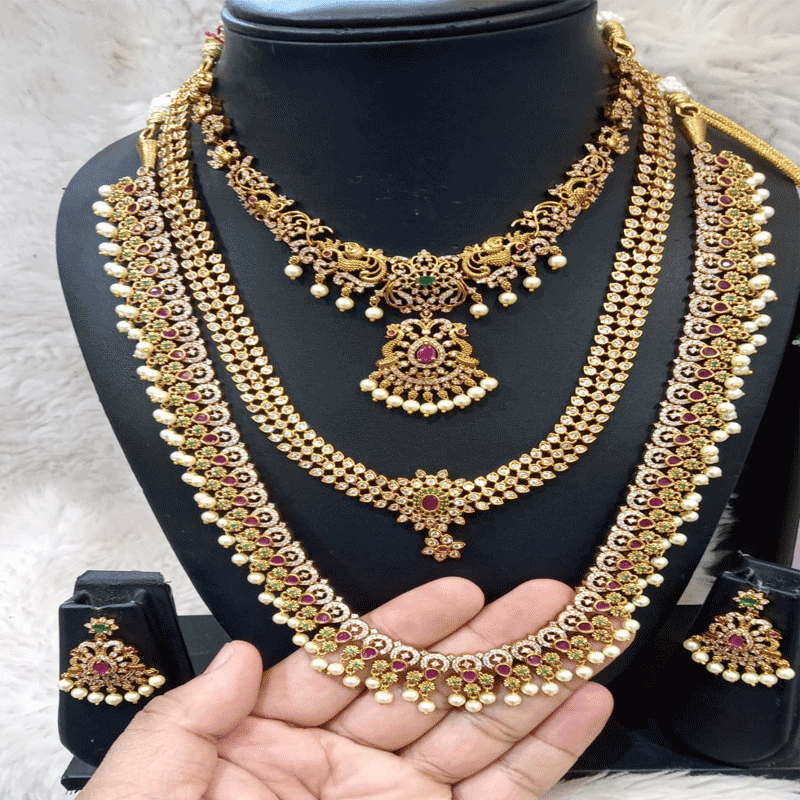 BRIDAL JEWELRY SET WITH PEARLS AND EMERALD STONES