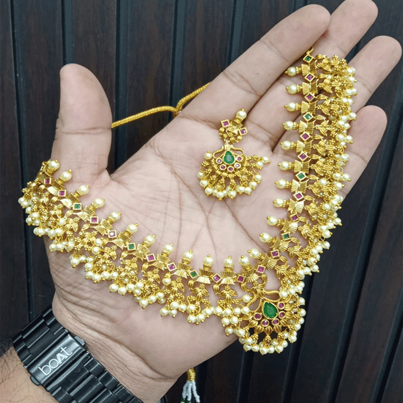 TRADITIONAL GUTTAPUSALU WITH GREEN STONE SHORT NECKLACE