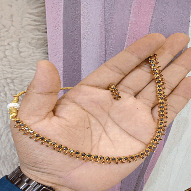 SIMPLE BLACK STONE NECKLACE AND EARRING SET