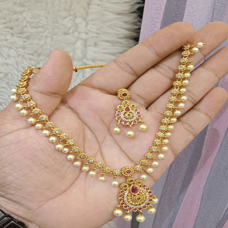 ELEGANT PEARL AND STONE NECKLACE DESIGN
