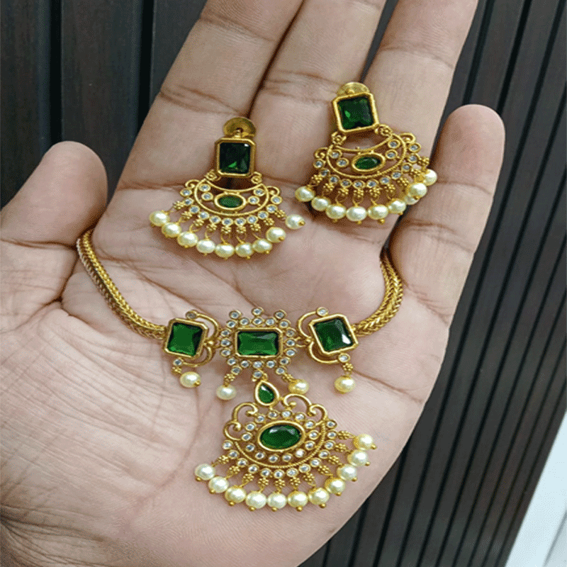 EMERALD GREEN STONE NAAN MODEL NECKLACE SET WITH PEARL DROPS